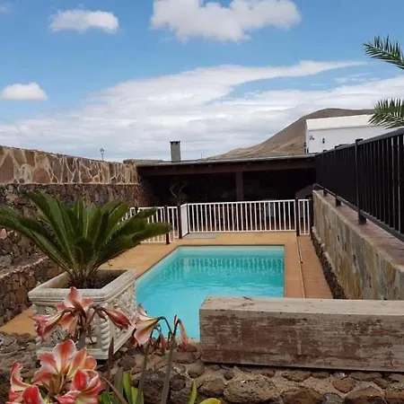 Willa Sleeps 6 Pool Wifi